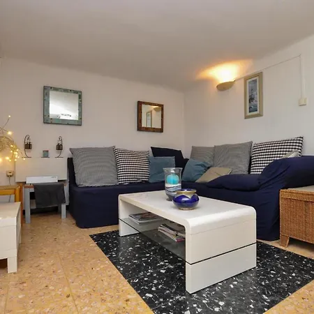 아파트 2 Bedroom Beautiful In 코골렝